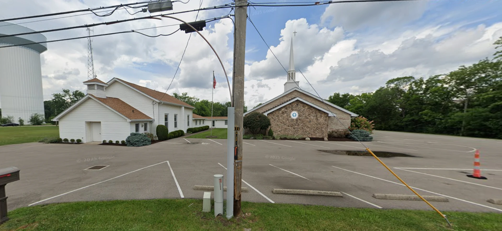 Socialville Baptist Church and its parking lot on Socialville-Foster Road in Mason, Ohio